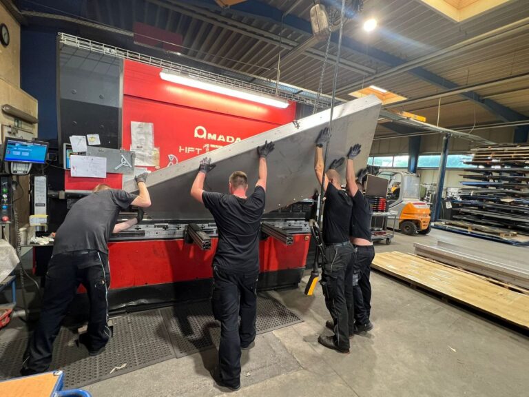 Blechbearbeitung CNC Abkantpresse HRB 2204L 011d