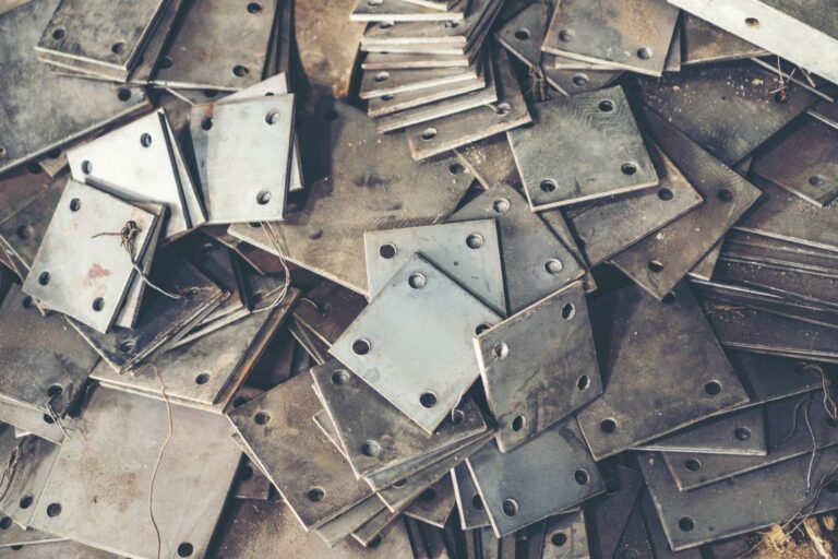 Stahlbau-bolts-stacked-together-in-a-shop-2025-03-24-14-51-26-utc